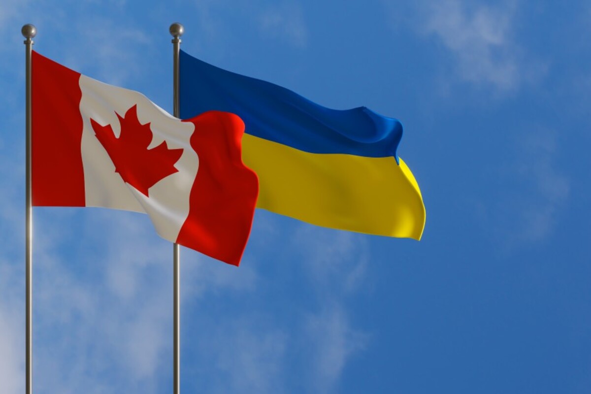 Прапори України та Канади. Фото: newcomernavigation.ca