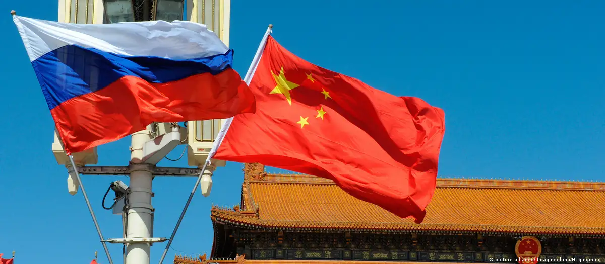 Прапори Китаю і РФ. Фото: picture-alliance/ Imaginechina/H. qingming