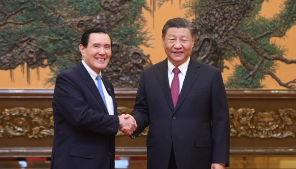 Експрезидент Тайваню Ма Інцзю та лідер КНР Сі Цзінпінь. Фото: Укрінформ
