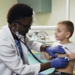 Дефіцит лікарів: РФ набирає медиків із Африки