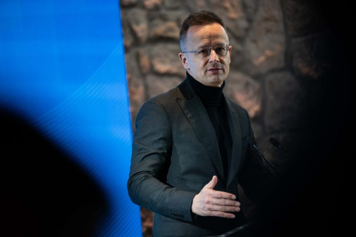 Петер Сіярто, голова Міністерства закордонних справ Угорщини. Фото: Facebook-сторінка посадовця.